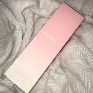 Kylie Skin Foaming Face Wash